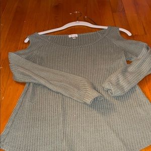 long sleeve tee with cutouts 💚